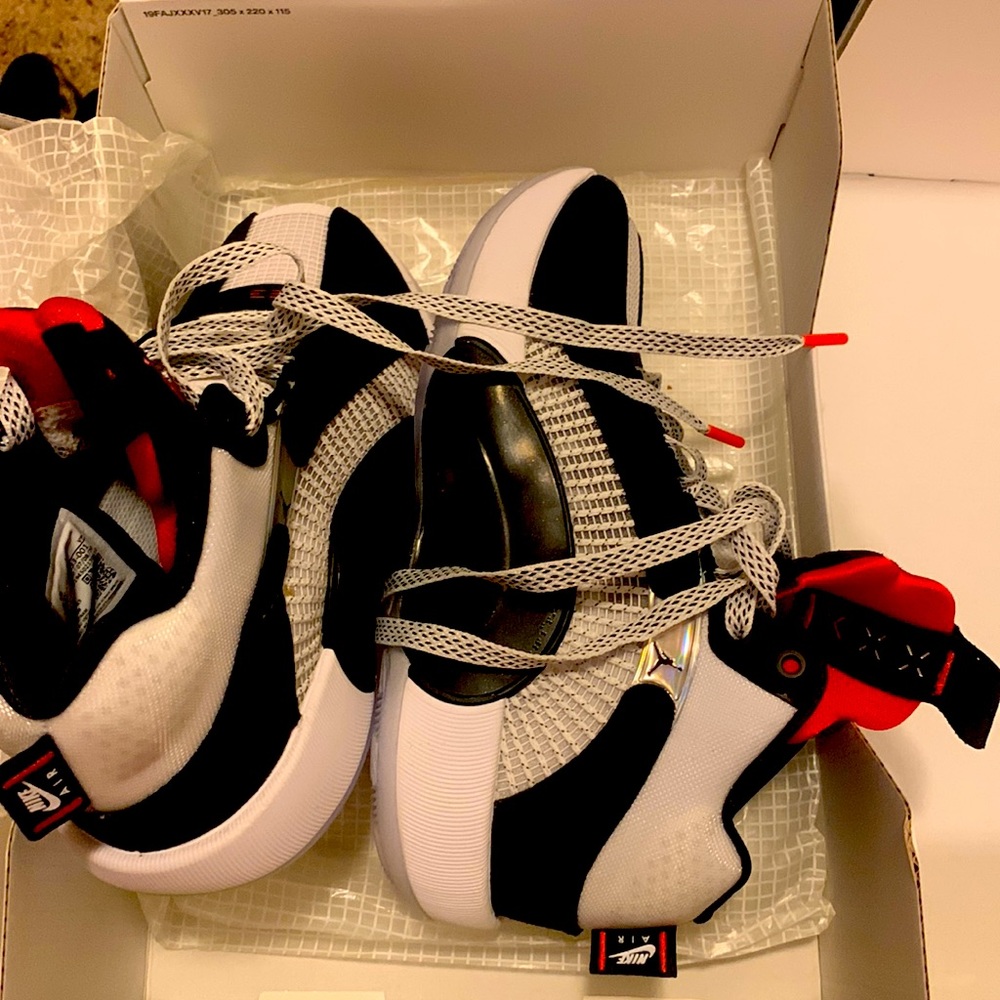 Never worn air Jordan’s - Picture 2 of 5